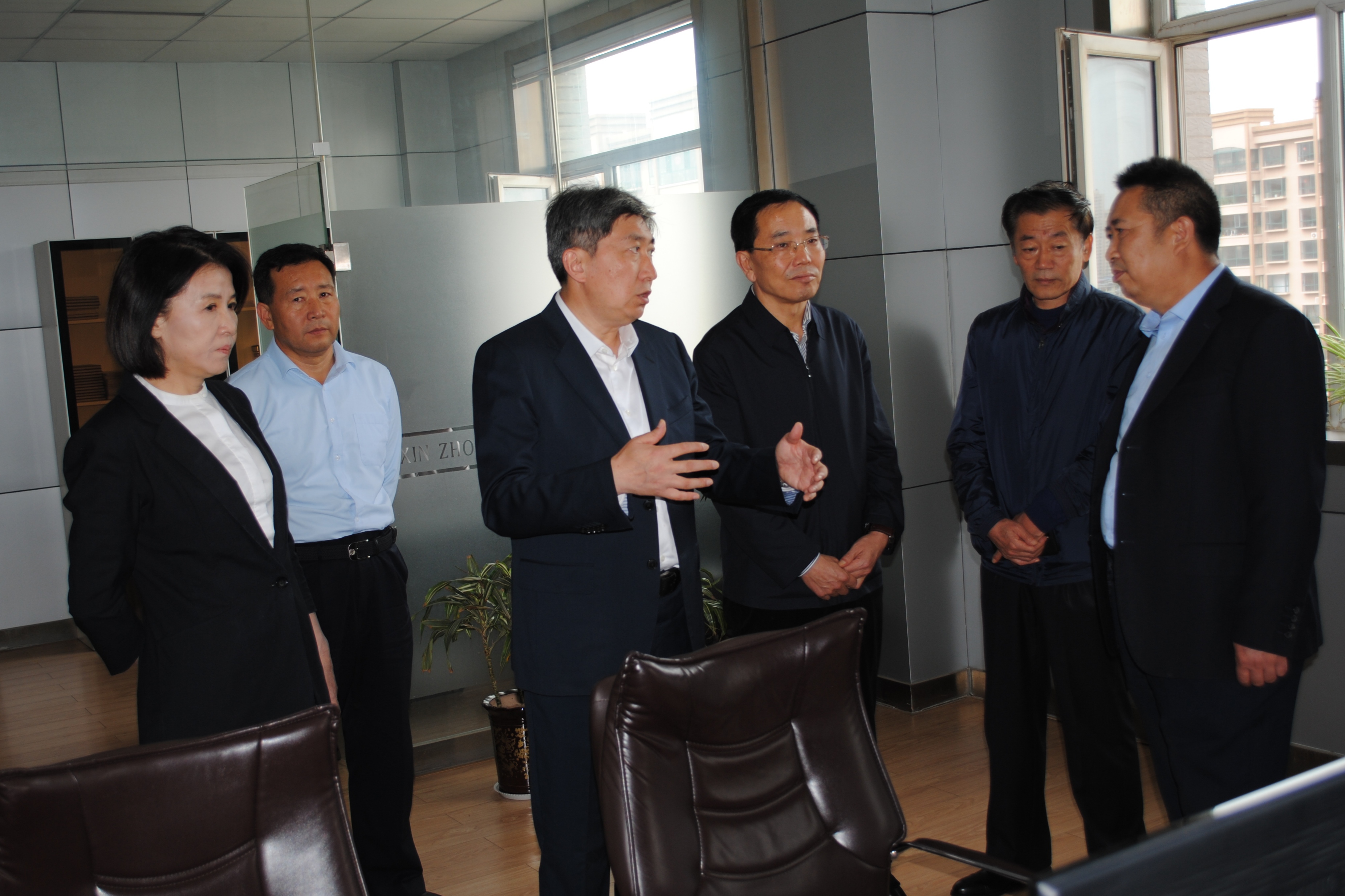 忻州市委副書記、市長朱曉東檢查國慶、中秋長假供水安全生產(chǎn)工作.jpg