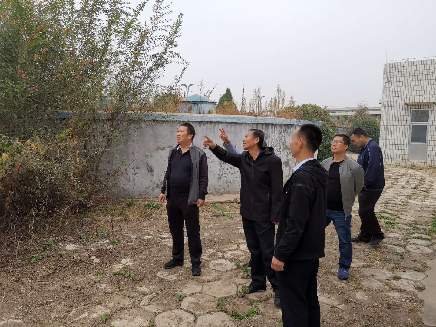 公司總經(jīng)理王建人在供水、污水生產(chǎn)一線開展風(fēng)險(xiǎn)隱患排查 (1).jpg